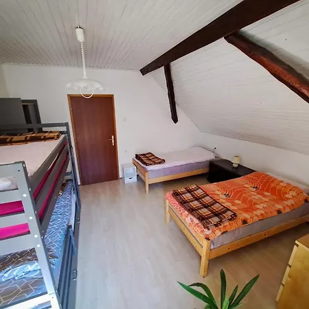 Hikers Hut Hisar Kwatera prywatna Podbrdo